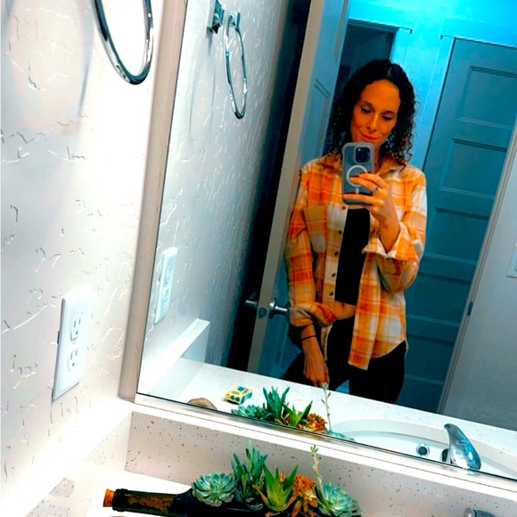 Meet your Posher, Stephanie - Picture 1 of 1